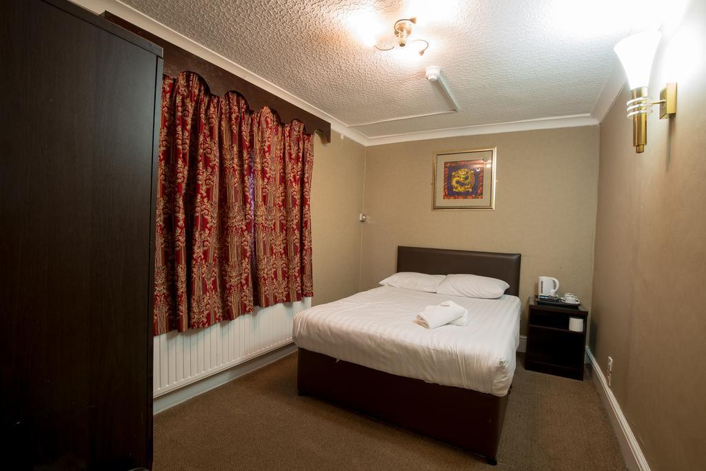 Banks Hotel Ilford Room photo